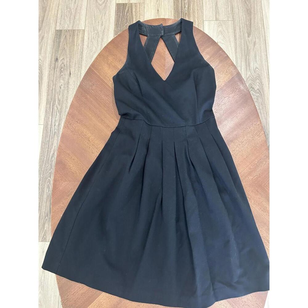 Banana Republic Black Cocktail Pleated Dress Halter Top V-Neck size small